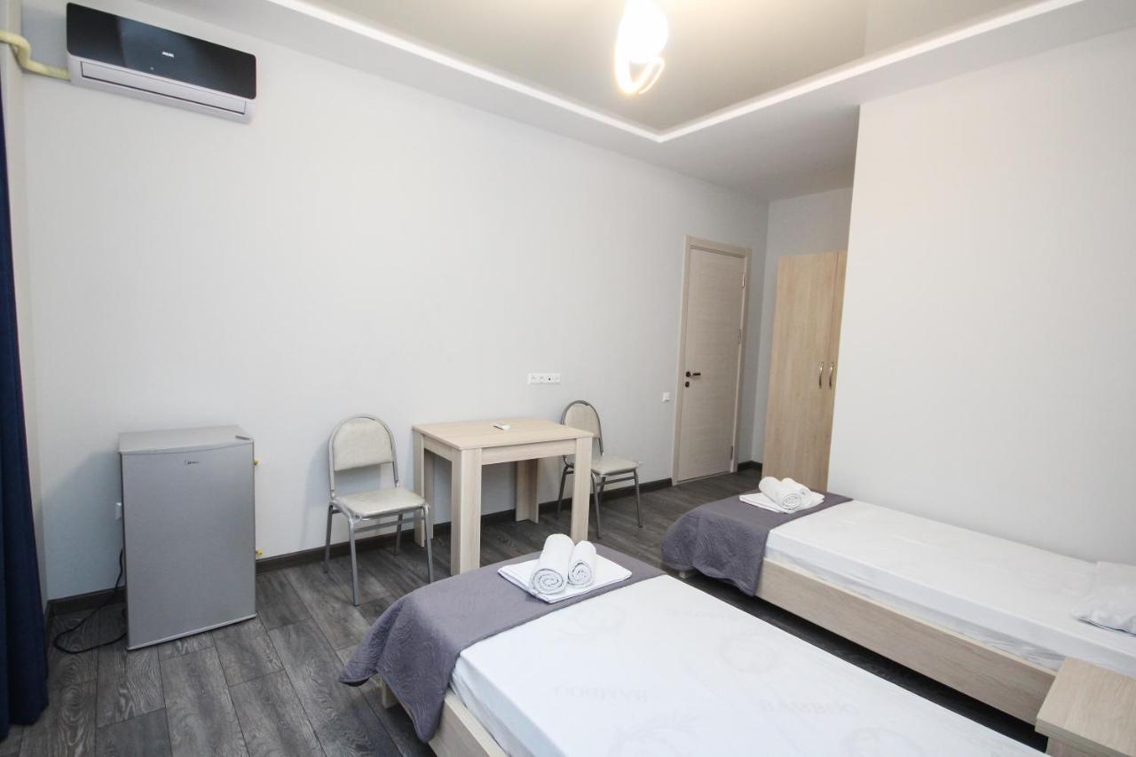 Guest House 99 باتومي المظهر الخارجي الصورة