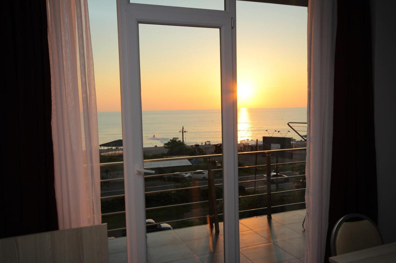 Guest House 99 باتومي المظهر الخارجي الصورة