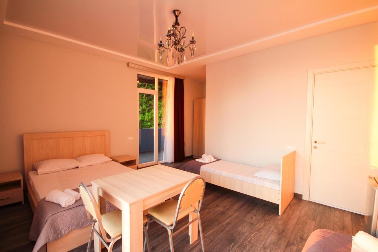 Guest House 99 باتومي المظهر الخارجي الصورة