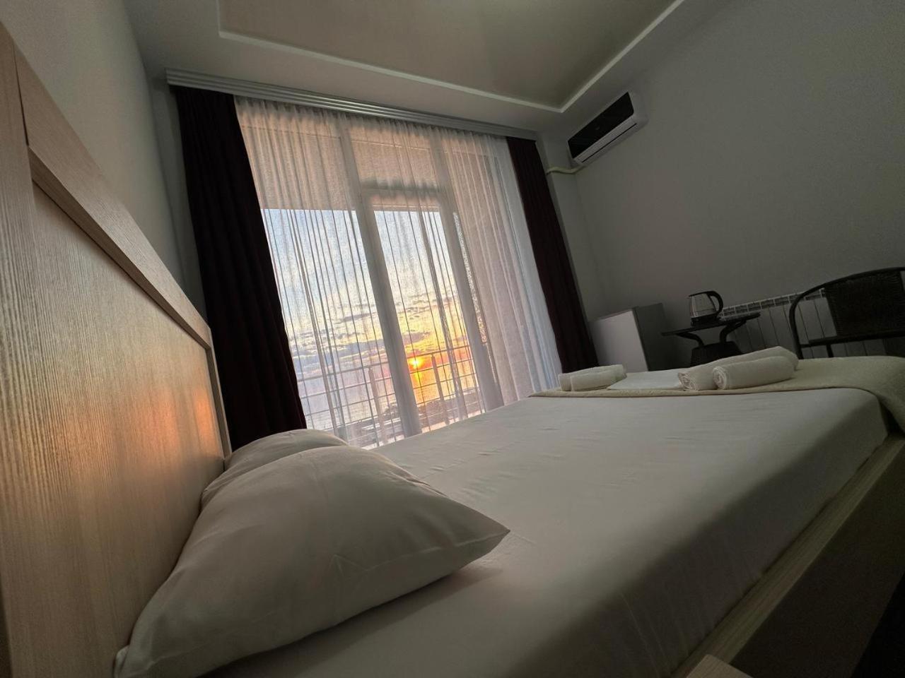 Guest House 99 باتومي المظهر الخارجي الصورة