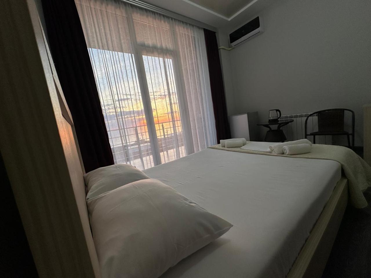 Guest House 99 باتومي المظهر الخارجي الصورة